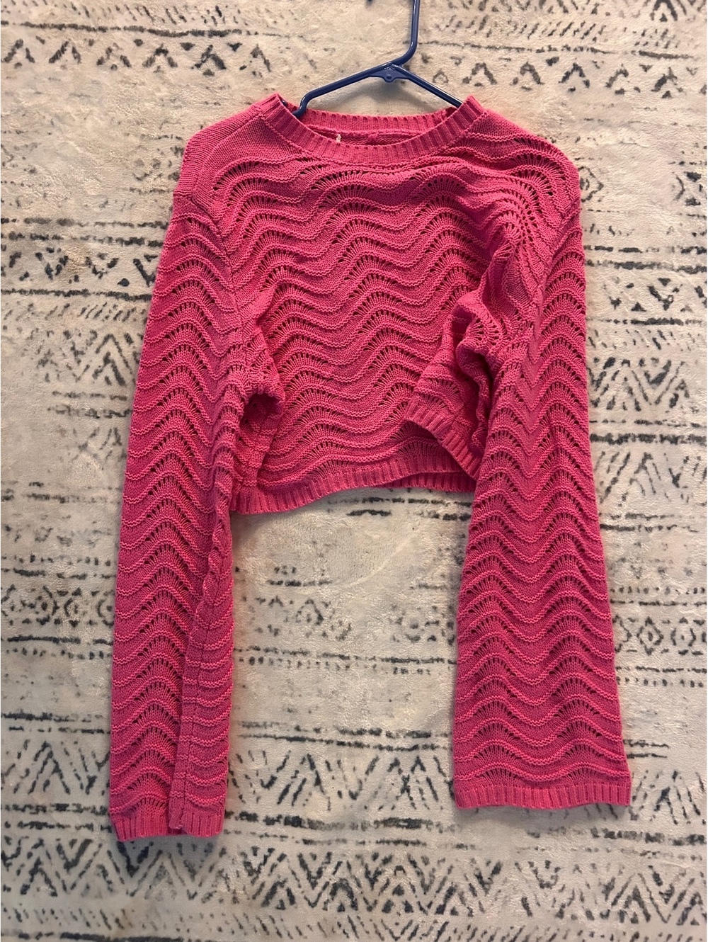Pink Cropped Knit Sweater with Wave Pattern